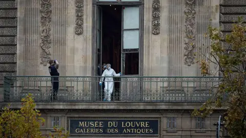 Huge noise then I yelled to get out - Louvre attendant recalls shock of heist