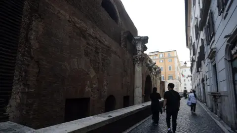 Japanese tourist falls to death at Pantheon in Italy